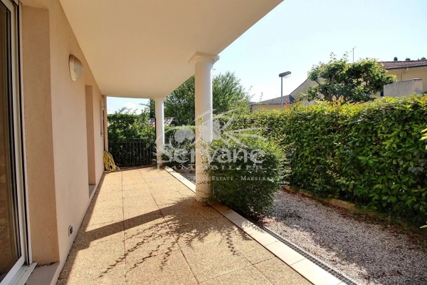 NICE 3 BEDROOMS APPARTMENT WITH TINY GARDEN OF 43 M² - Image 1