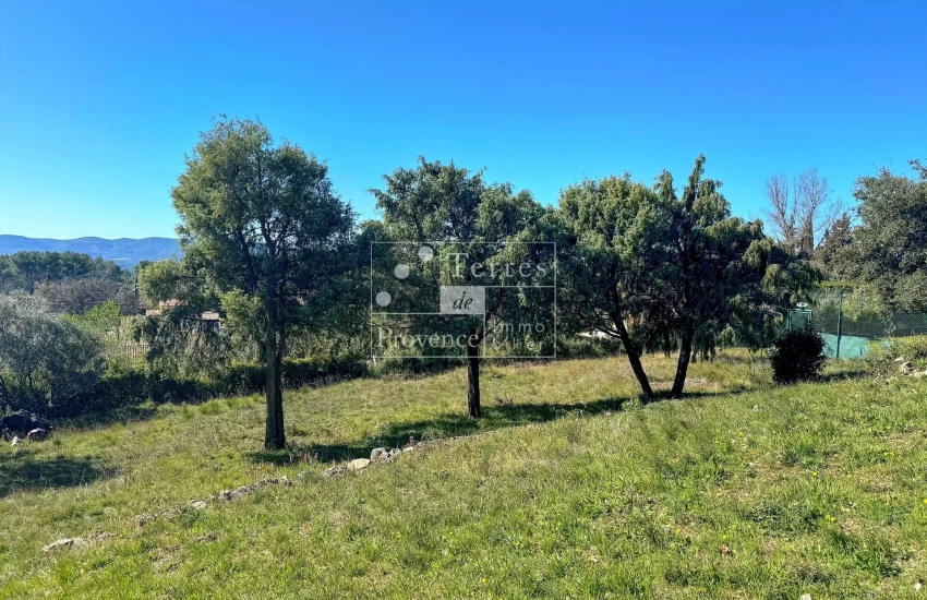 Lorgues, building land with open view