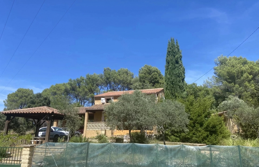 Pontevès, House on 5570 m² of Private Land with swimming pool and tennis court
