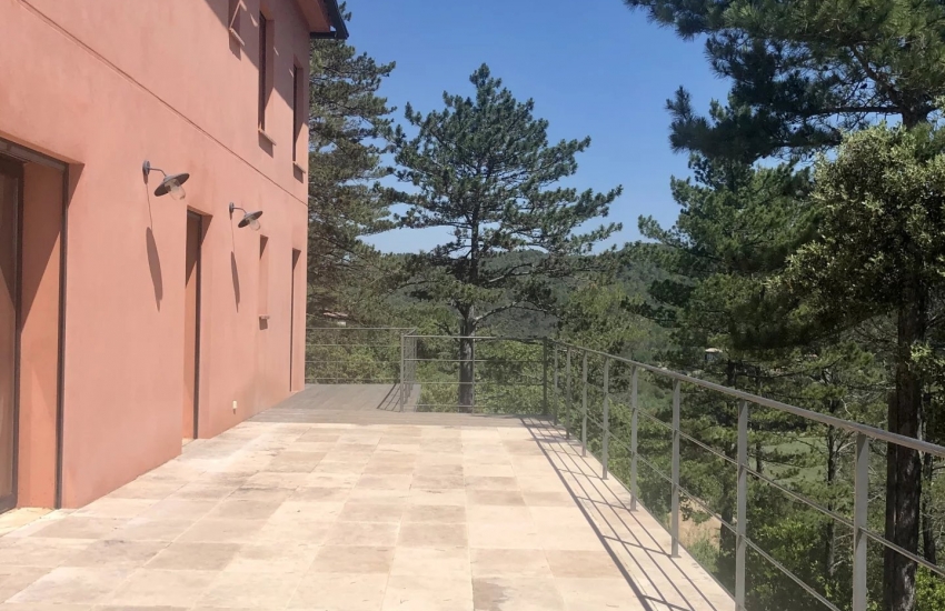 Property of 2 villas, on 2.4 h with panoramic view