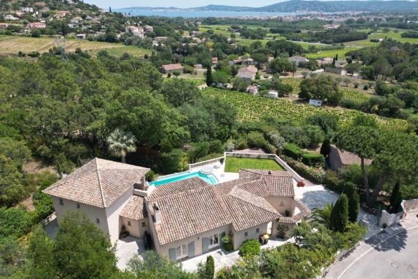 Well maintained bastide in Grimaud, with nice sea-view