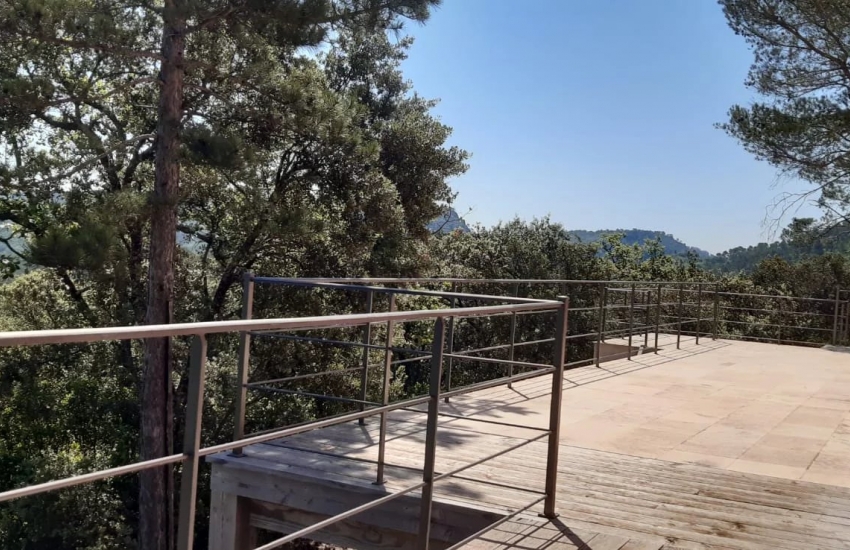 Property of 2 villas, on 2.4 h with panoramic view